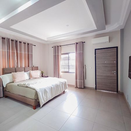 Queens View Apartment Accra Buitenkant foto