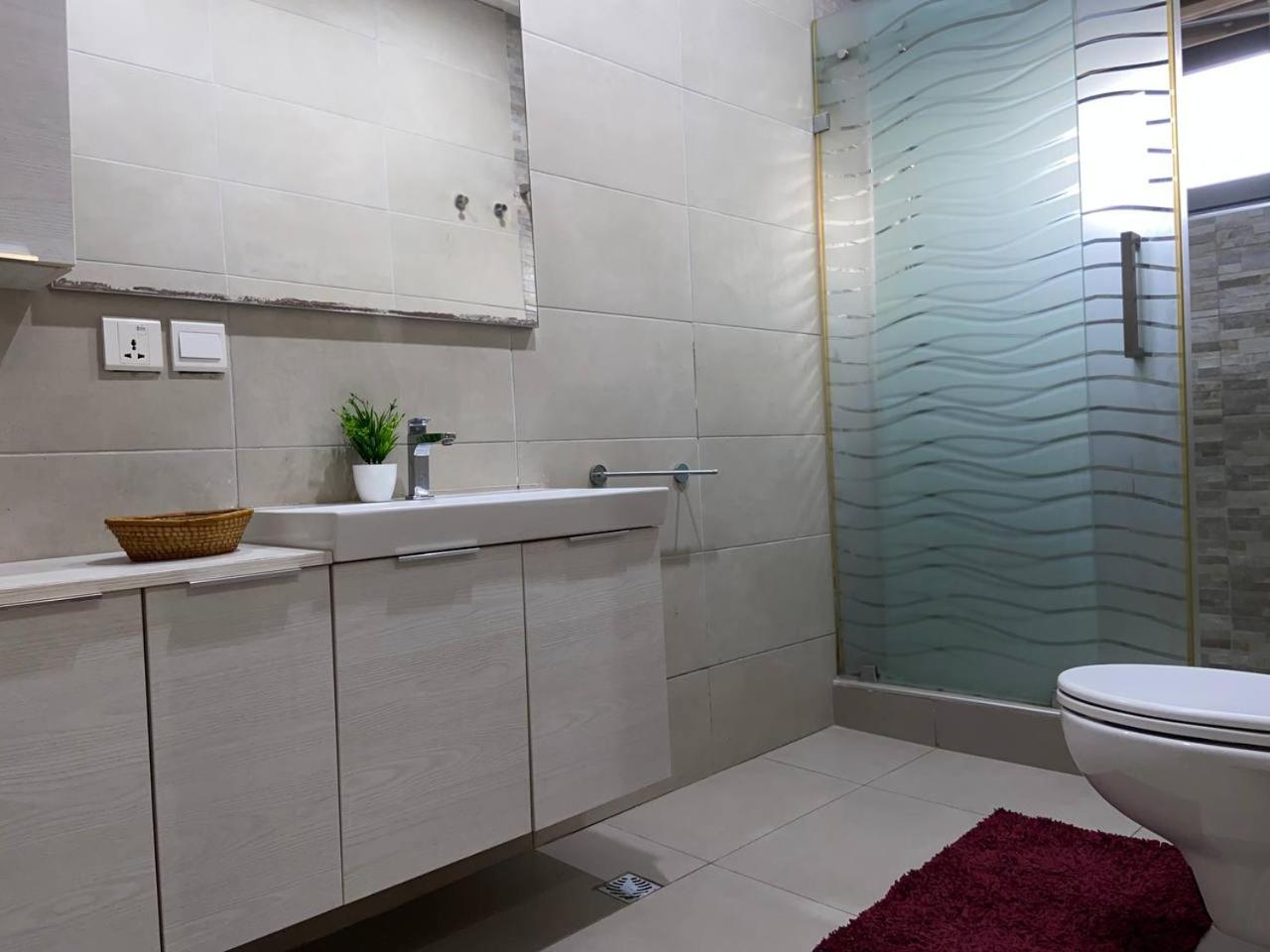 Queens View Apartment Accra Buitenkant foto