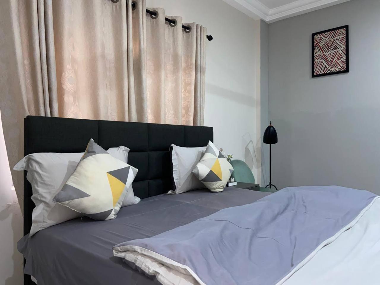 Queens View Apartment Accra Buitenkant foto
