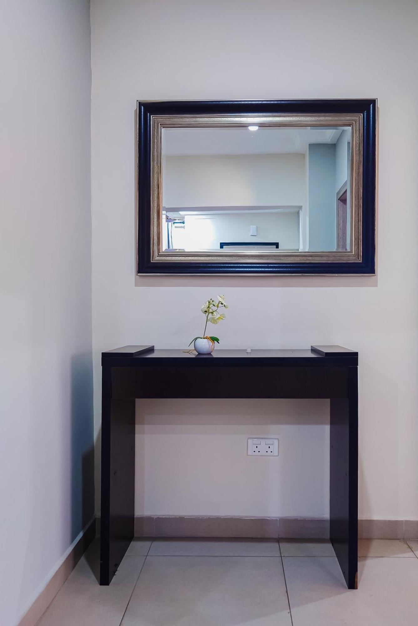 Queens View Apartment Accra Buitenkant foto