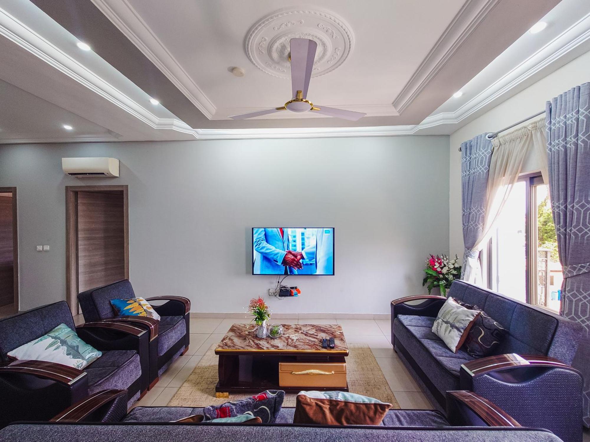 Queens View Apartment Accra Buitenkant foto